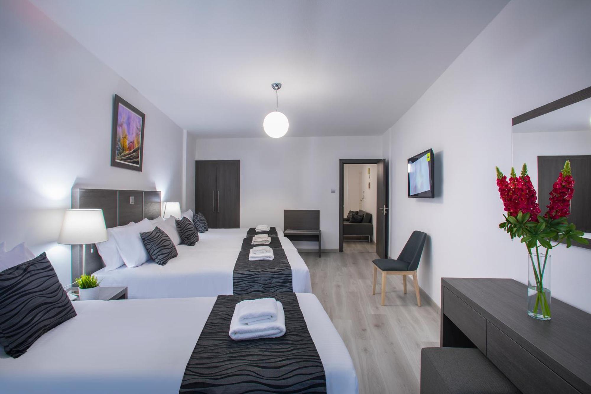 Blazer Residence Larnaca Exteriör bild