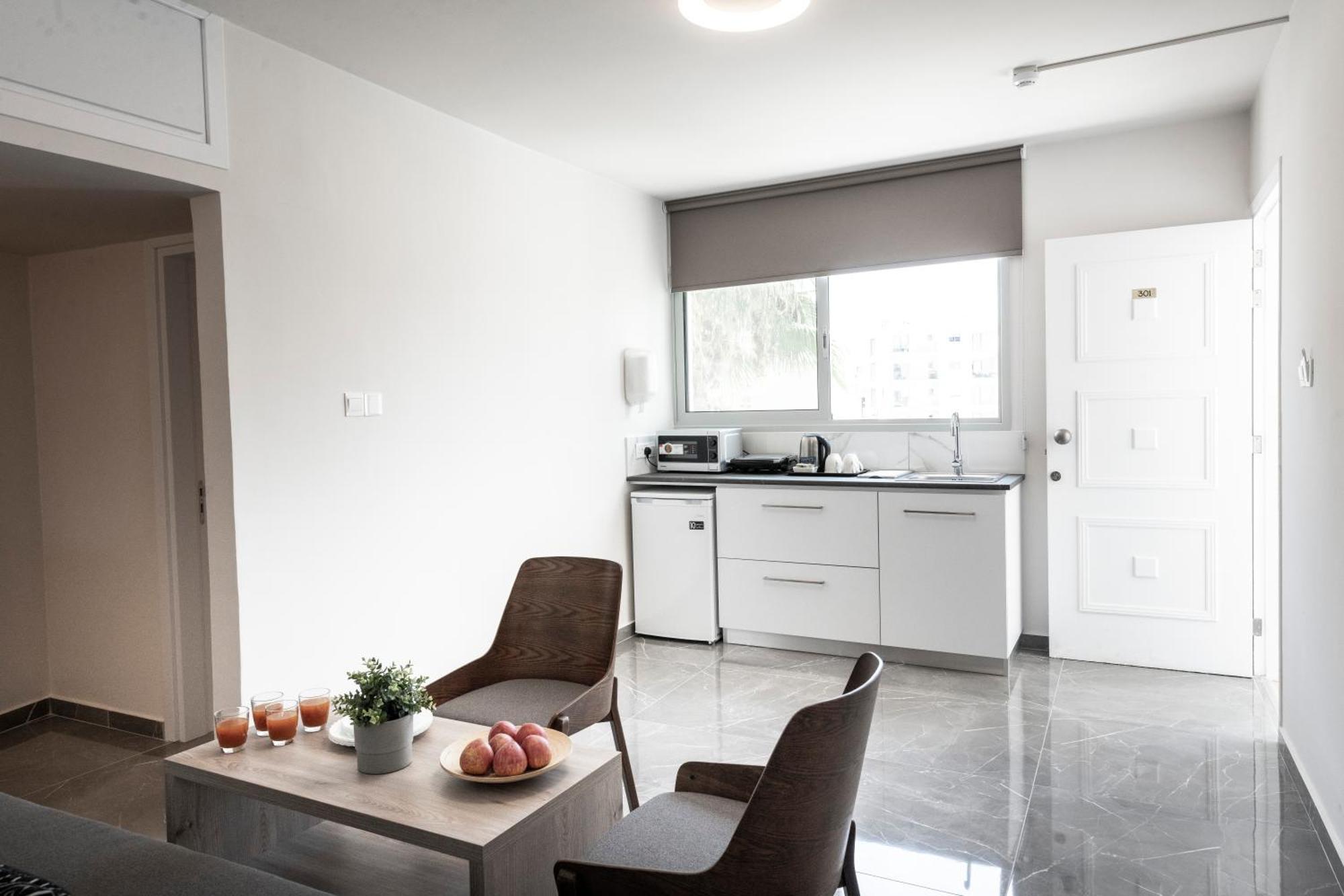 Blazer Residence Larnaca Exteriör bild