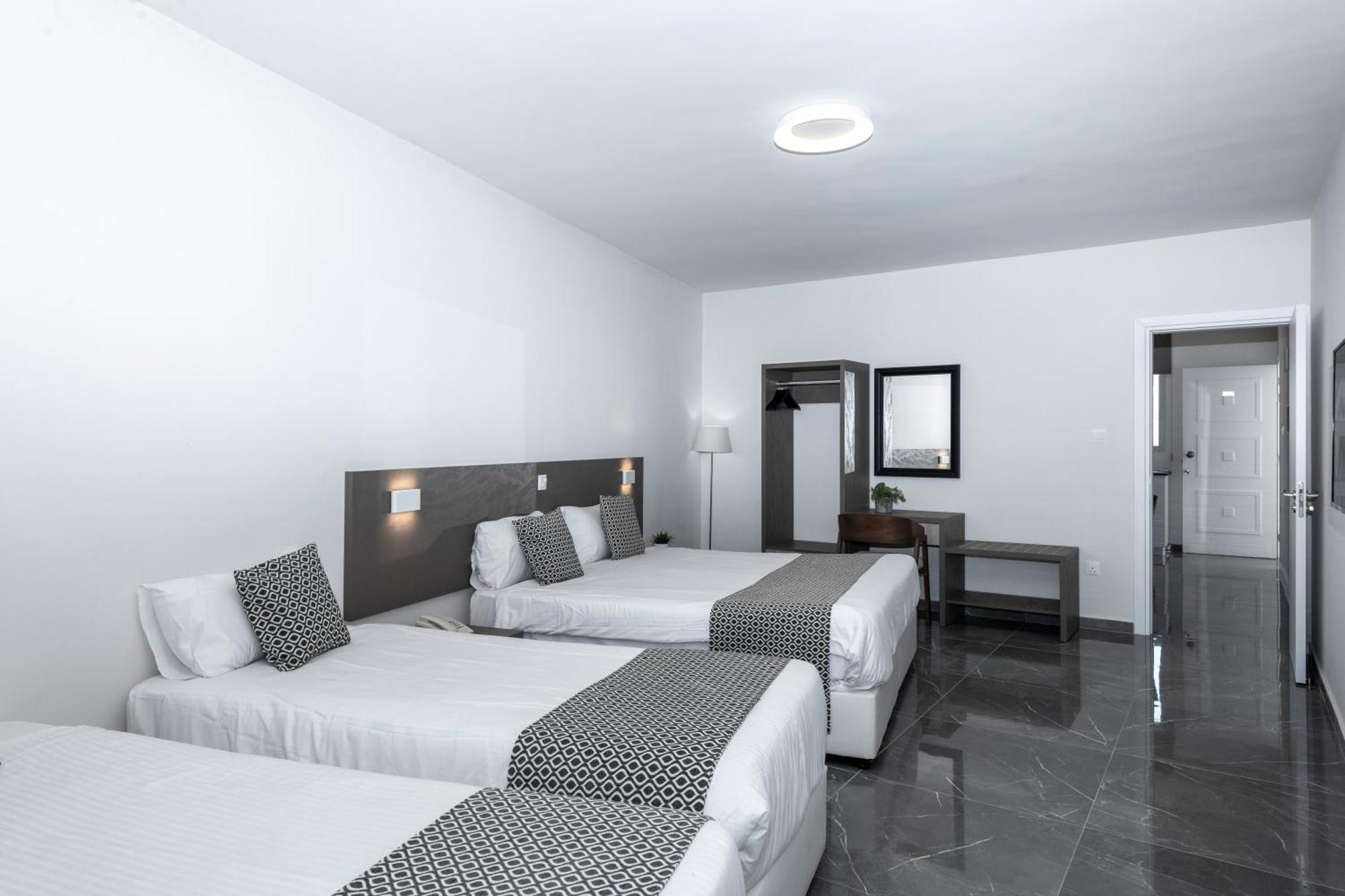 Blazer Residence Larnaca Exteriör bild